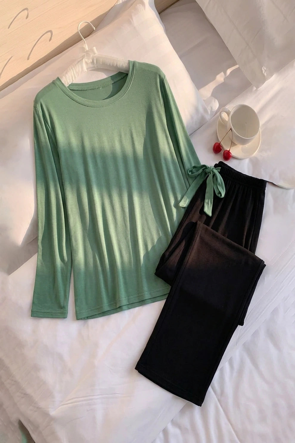 Helnay T-Shirt with Black Pajama