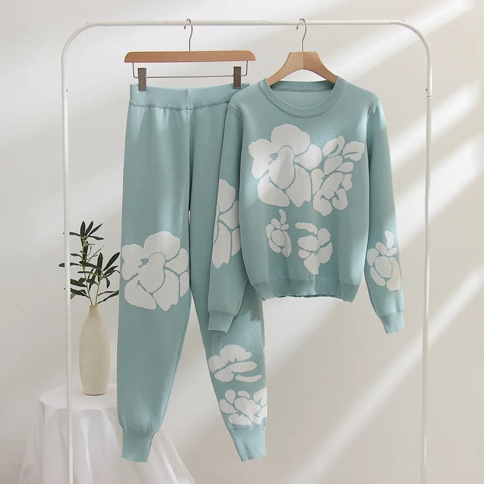 White Rose Printed Style 2-Pcs Winter Tracksuit For Her